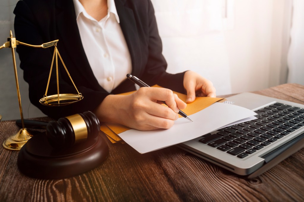 Emplazamiento y Actitudes del Demandado